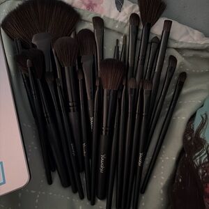 Luxurious Black Makeup Brush Set